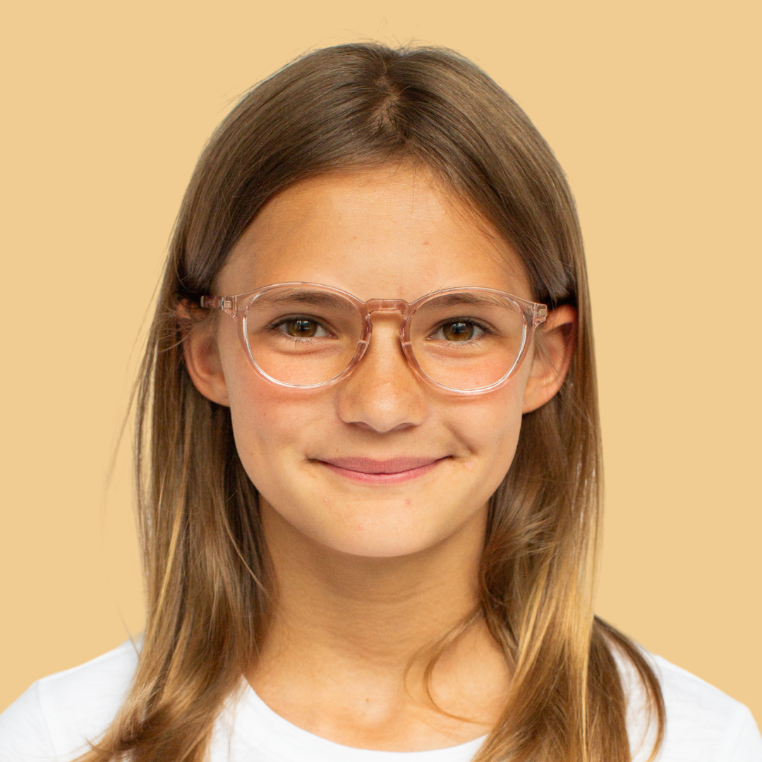 Girl wearing Medium (46-17-130) / Grapefruit round glasses 