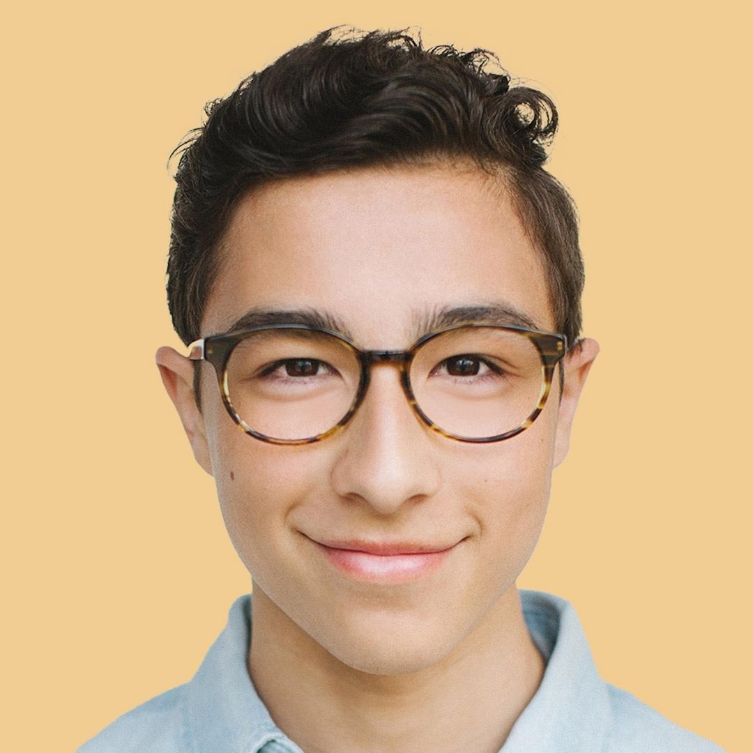 Boy wearing Large (49-16-140) / Striped Maple round glasses 