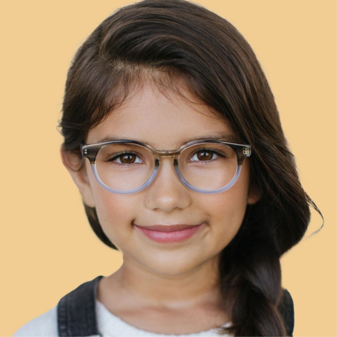 Girl wearing Medium (46-16-130) / Glacier Fade round glasses 