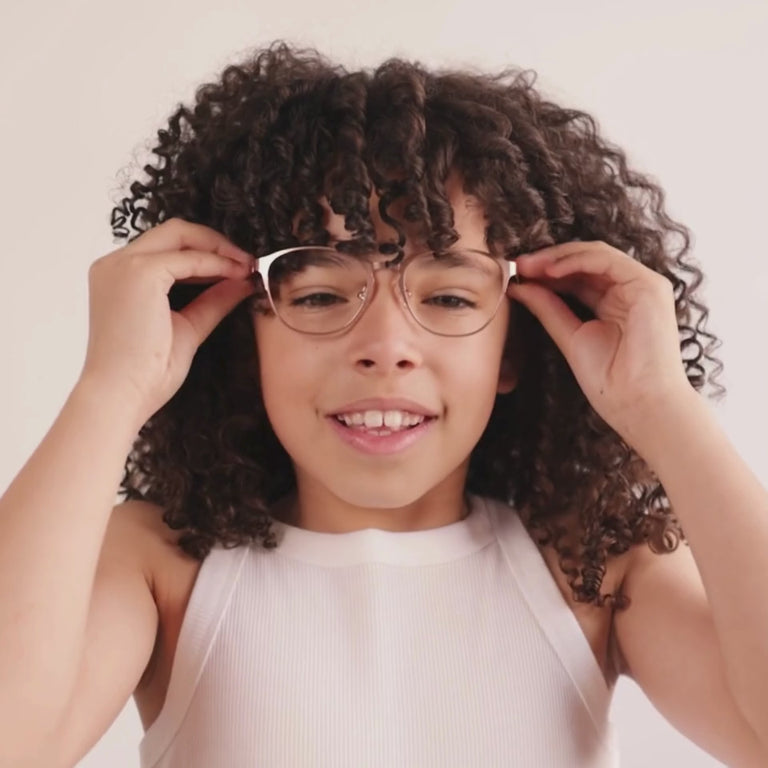 Girl wearing Medium (47-16-130) / Rose Gold round glasses [color=Rose Gold] [size=Medium (47-16-130)] [child face]
